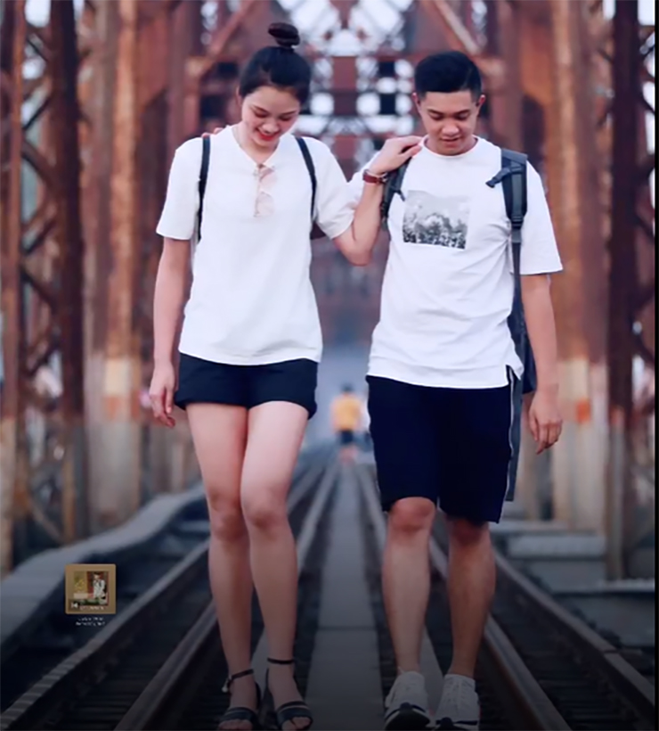 Hoa khôi bóng chuyền Thu Hoài sánh bước cùng trai lạ, Việt Hương gây “sốt” báo Thái Lan - 1