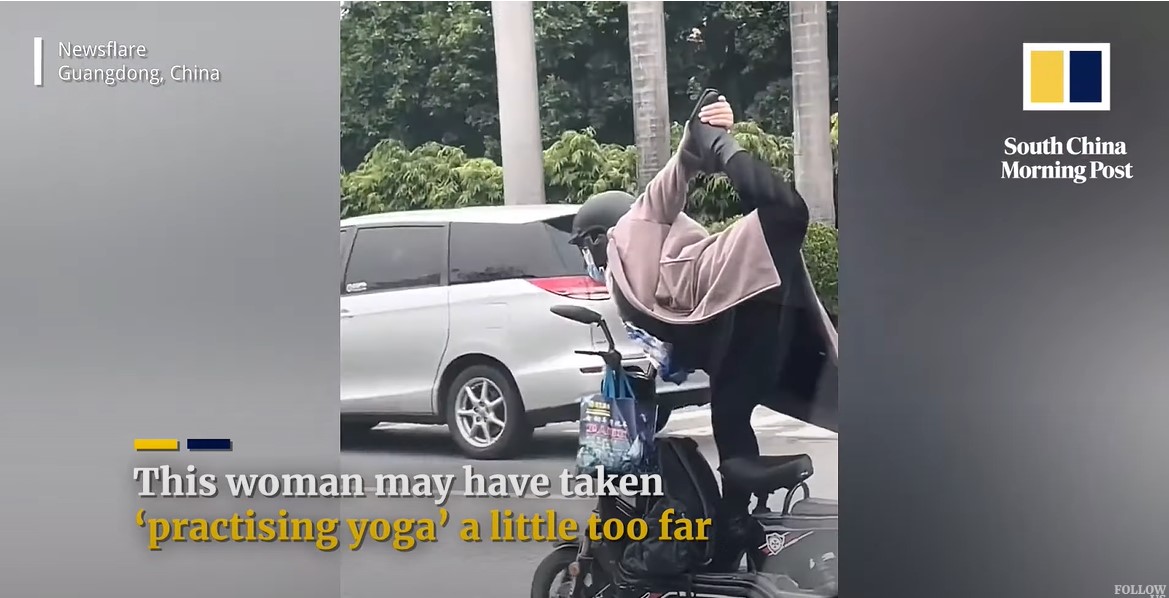 Người phụ nữ Trung Quốc vừa lái xe vừa tập yoga khiến cảnh sát ráo riết tìm kiếm - 1