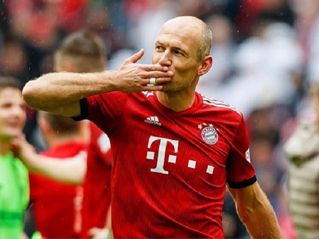 Cầu thủ Arjen Robben từng mắc ung thư tinh hoàn năm 20 tuổi: Những yếu tố nào gây ra bệnh này?