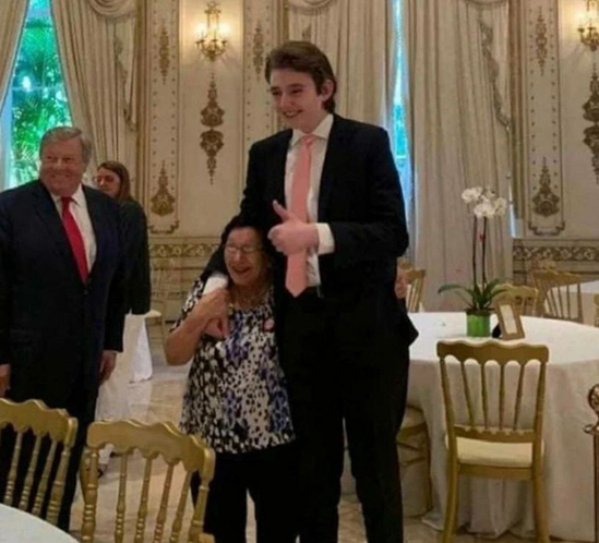 Con út nhà ông Trump nổi bật ở đám cưới chị gái với chiều cao hơn 2m ở tuổi 16 - 8