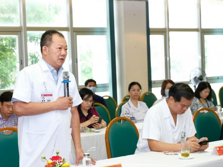 Bệnh viện Bạch Mai lý giải việc nhân viên y tế nghỉ việc