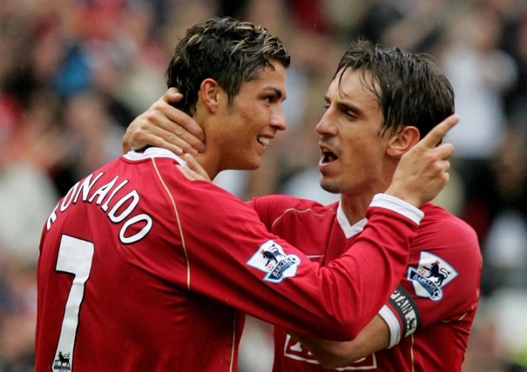 Tin mới nhất bóng đá tối 15/11: Huyền thoại MU Neville lên tiếng đáp trả Ronaldo - 1