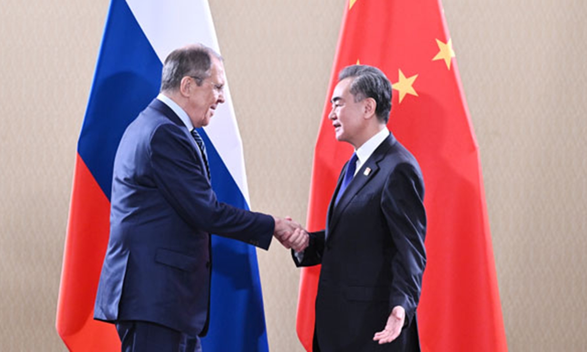 Cuộc gặp Ngoại trưởng Nga - Trung: Bắc Kinh nói gì về khủng hoảng Ukraine? - 1