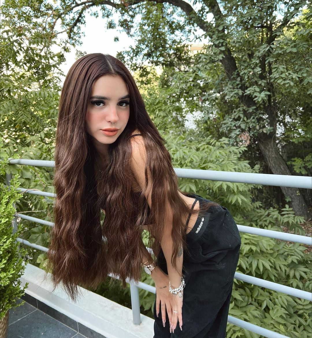 Hot girl 10x trở thành triệu phú nhờ làm người mẫu, thu gần 500 triệu đồng/bài đăng - 1