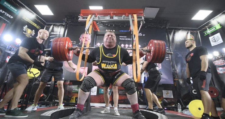 Alhazov siêu lực sĩ có đôi chân khỏe nhất thế giới, nhấc bổng 525kg - 1