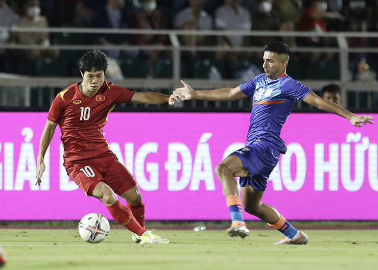 Bất ngờ danh sách ĐTVN chuẩn bị AFF Cup: Công Phượng không được thầy Park gọi - 1