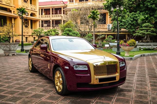 Rolls-Royce mạ vàng của Trịnh Văn Quyết vẫn vắng chủ sau ba lần đấu giá - 1
