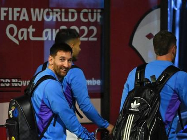 Messi rạng rỡ đặt chân đến Qatar, sẵn sàng chinh phục World Cup 2022