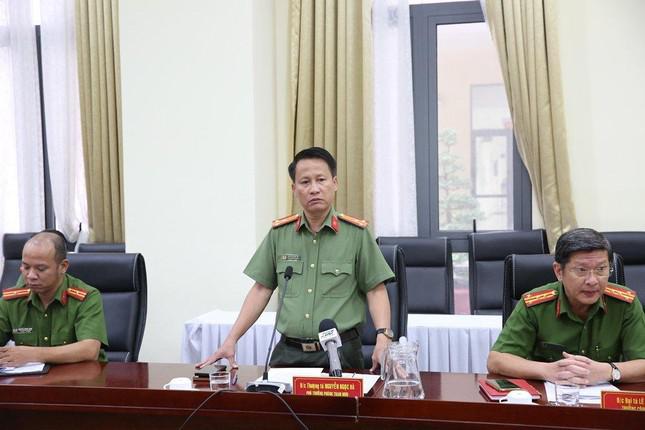 Khởi tố 13 nhân viên công ty tài chính nước ngoài chuyên ghép ảnh &#39;nóng&#39; để đòi nợ - 1