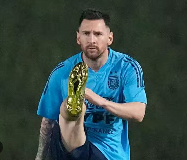 Messi tập riêng khiến ĐT Argentina lo sốt vó, có kịp đá trận ra quân World Cup? - 1