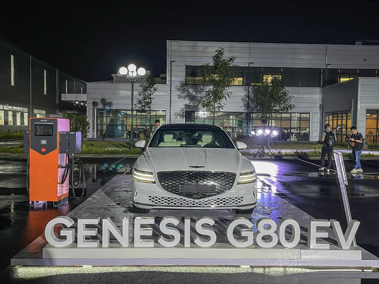 Xe điện hạng sang Genesis G80 có mặt tại Việt Nam - 1