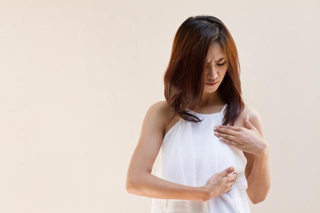 Hai mẹ con cùng được chuẩn đoán mắc ung thư vú, những sự thật cần biết về căn bệnh này