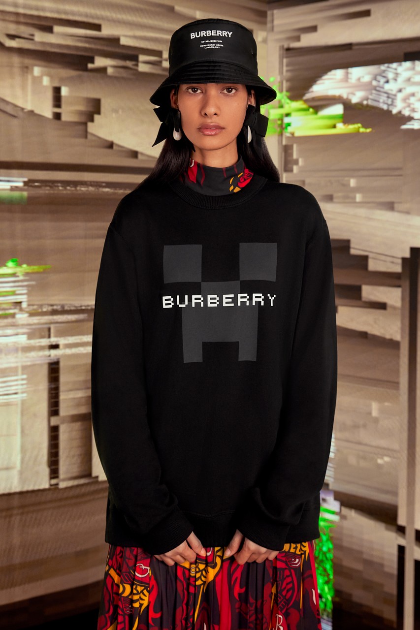 Burberry và Minecraft ra mắt bộ sưu tập capsule đem thế giới ảo đến thực tế