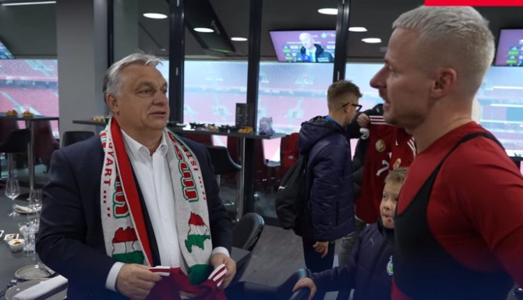 Ukraine triệu tập Đại sứ Hungary vì chiếc khăn quàng cổ của Thủ tướng Orban - 1