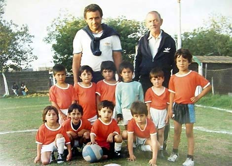 Dù là "gã lùn sân cỏ" nhưng Messi vẫn gây chú ý nhờ sở hữu body cơ bắp như nam thần - 2