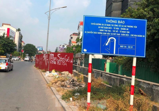 Rào chắn phục vụ thi công đường Âu Cơ - Nhật Tân, cấm nhiều loại xe trong giờ cao điểm
