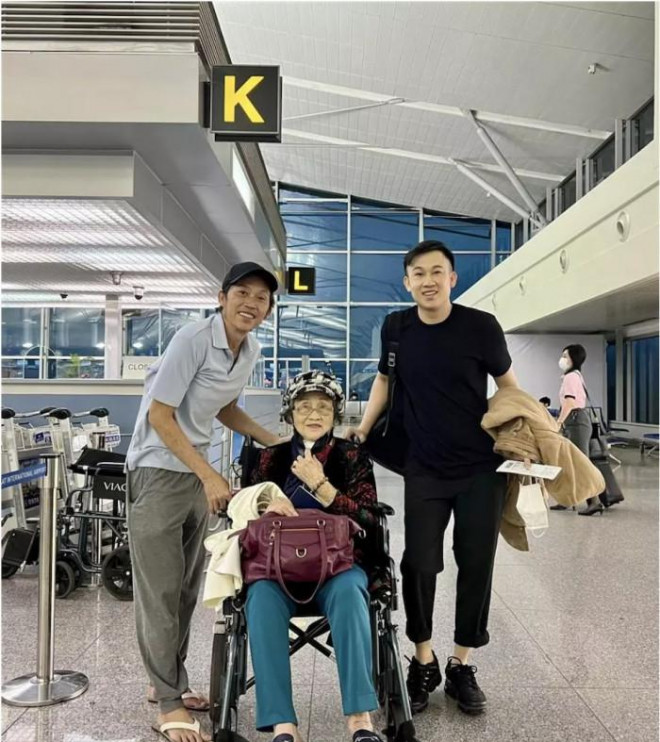 Hình ảnh Hoài Linh hom hem, già nua ở sân bay gây sốt - 1