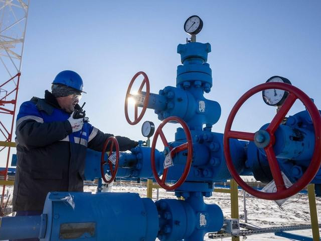 Lệnh cấm dầu Nga của EU bất ngờ giáng đòn nặng nề vào Mỹ