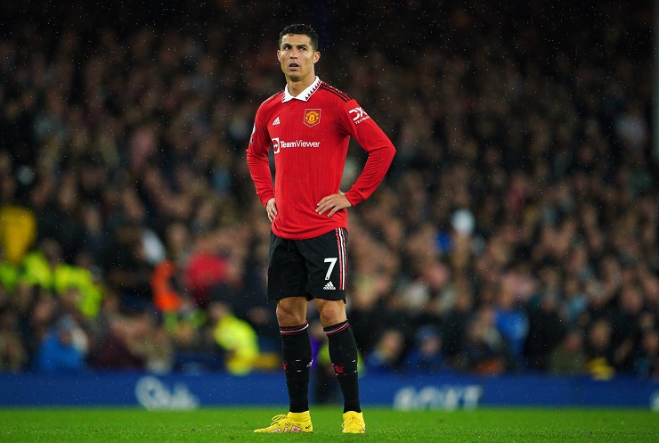 Ronaldo nhận án cấm 2 trận, HLV Ten Hag bị chỉ trích vì khiến CR7 &#34;thất nghiệp&#34; - 1