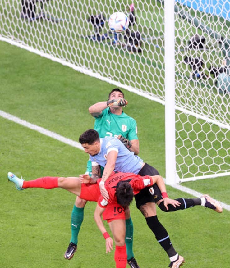 Trực tiếp bóng đá Uruguay - Hàn Quốc: 2 cú sút xa suýt thành bàn (World Cup) (Hết giờ) - 8