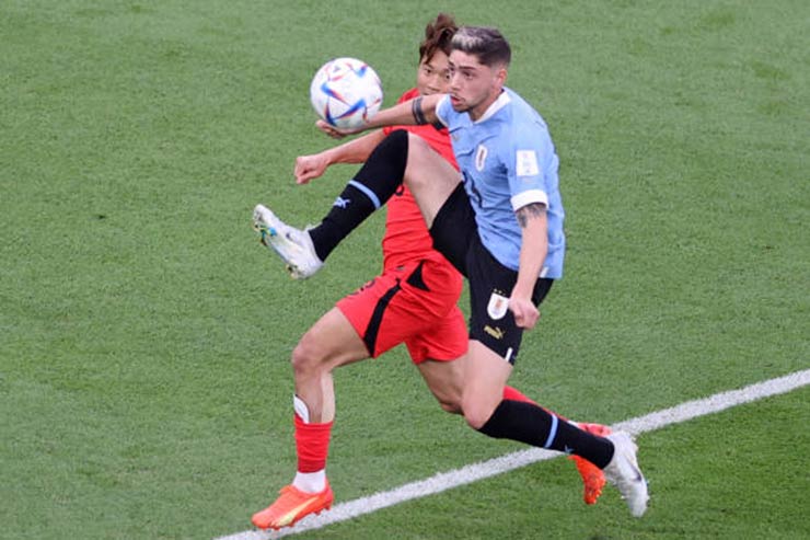 Trực tiếp bóng đá Uruguay - Hàn Quốc: 2 cú sút xa suýt thành bàn (World Cup) (Hết giờ) - 10
