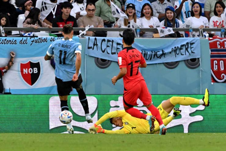 Trực tiếp bóng đá Uruguay - Hàn Quốc: 2 cú sút xa suýt thành bàn (World Cup) (Hết giờ) - 14