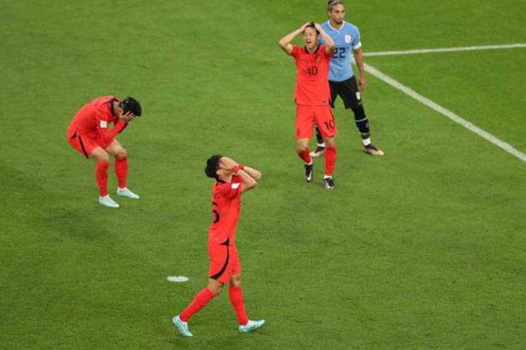 Trực tiếp bóng đá Uruguay - Hàn Quốc: 2 cú sút xa suýt thành bàn (World Cup) (Hết giờ) - 18