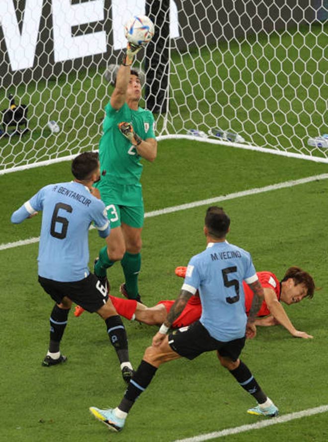 Trực tiếp bóng đá Uruguay - Hàn Quốc: 2 cú sút xa suýt thành bàn (World Cup) (Hết giờ) - 25