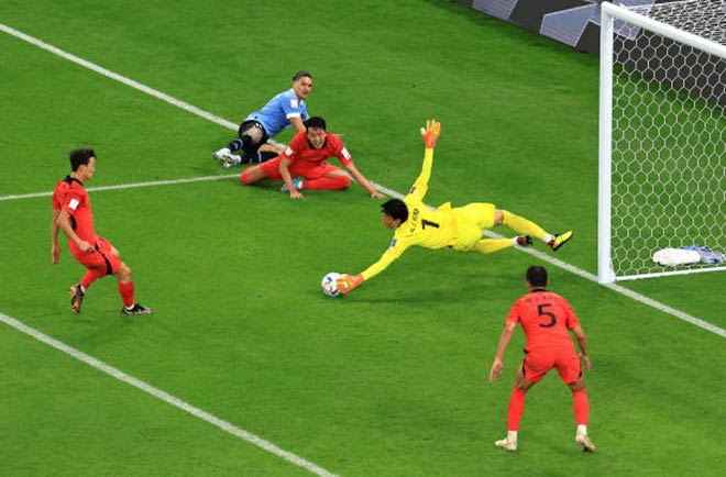 Trực tiếp bóng đá Uruguay - Hàn Quốc: 2 cú sút xa suýt thành bàn (World Cup) (Hết giờ) - 27