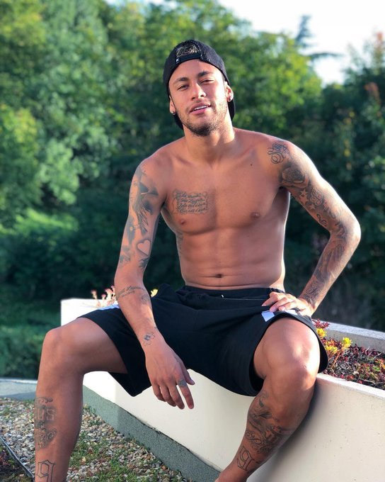 Neymar xuất hiện với vẻ ngoài &#34;nét như Sony&#34; sau thời gian bị chê “bụng bia” - 6