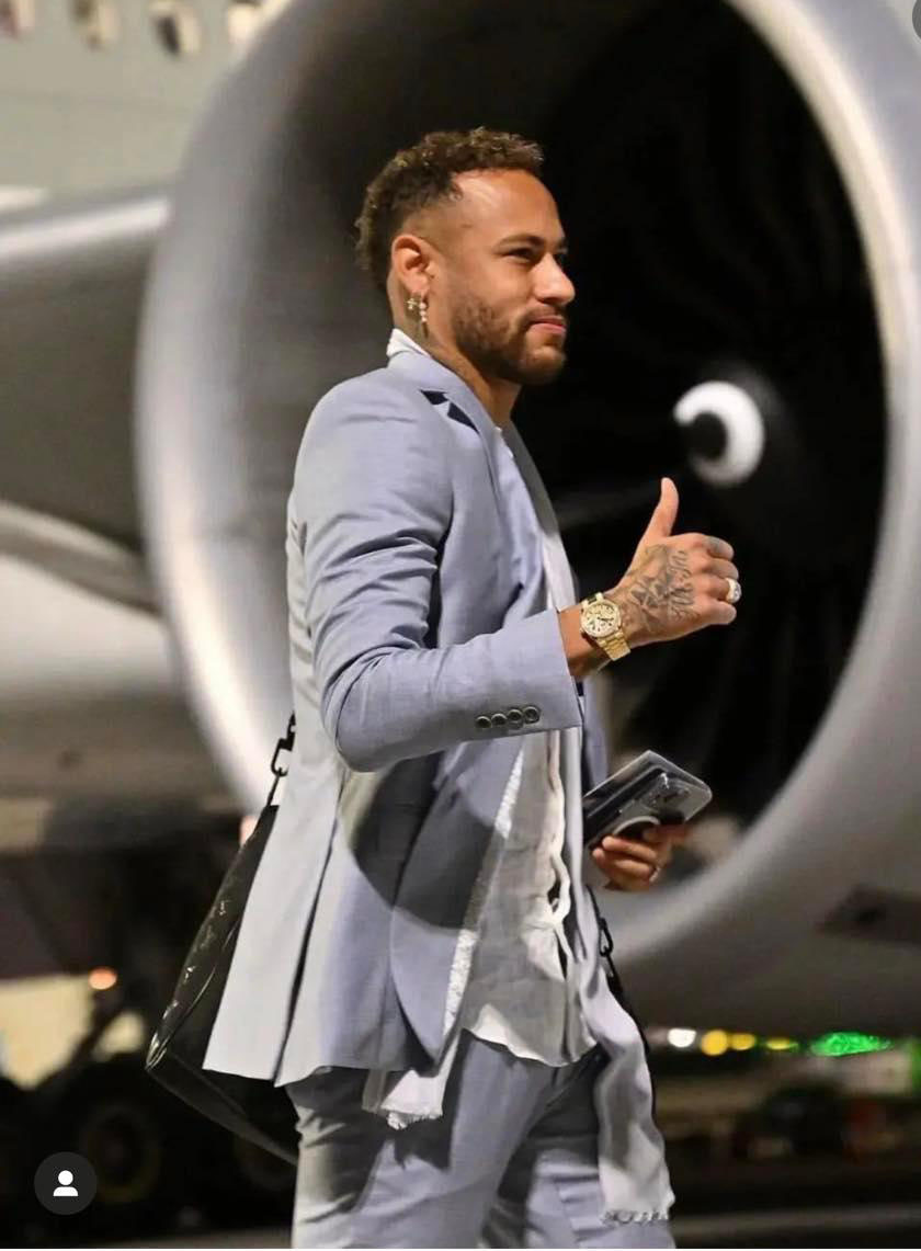 Neymar xuất hiện với vẻ ngoài “nét như Sony“ sau thời gian bị chê “bụng bia”