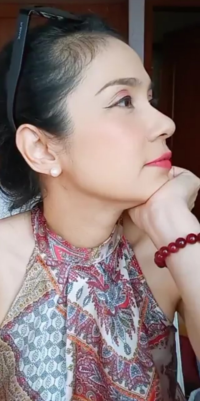 "Người đẹp Tây Đô" Việt Trinh nói gì khi bị chê già xấu? - 9
