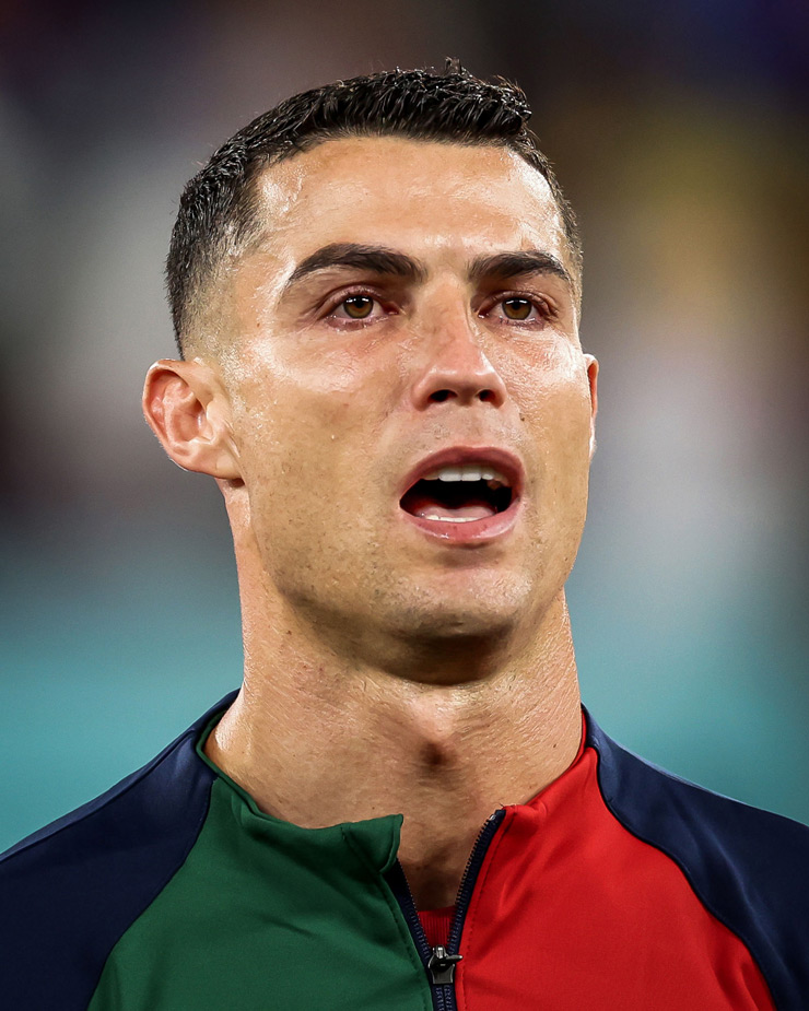 Ronaldo rớt nước mắt khi hát quốc ca, gây bão trong cuộc họp báo (Clip tin nóng Bóng đá 24h) - 1