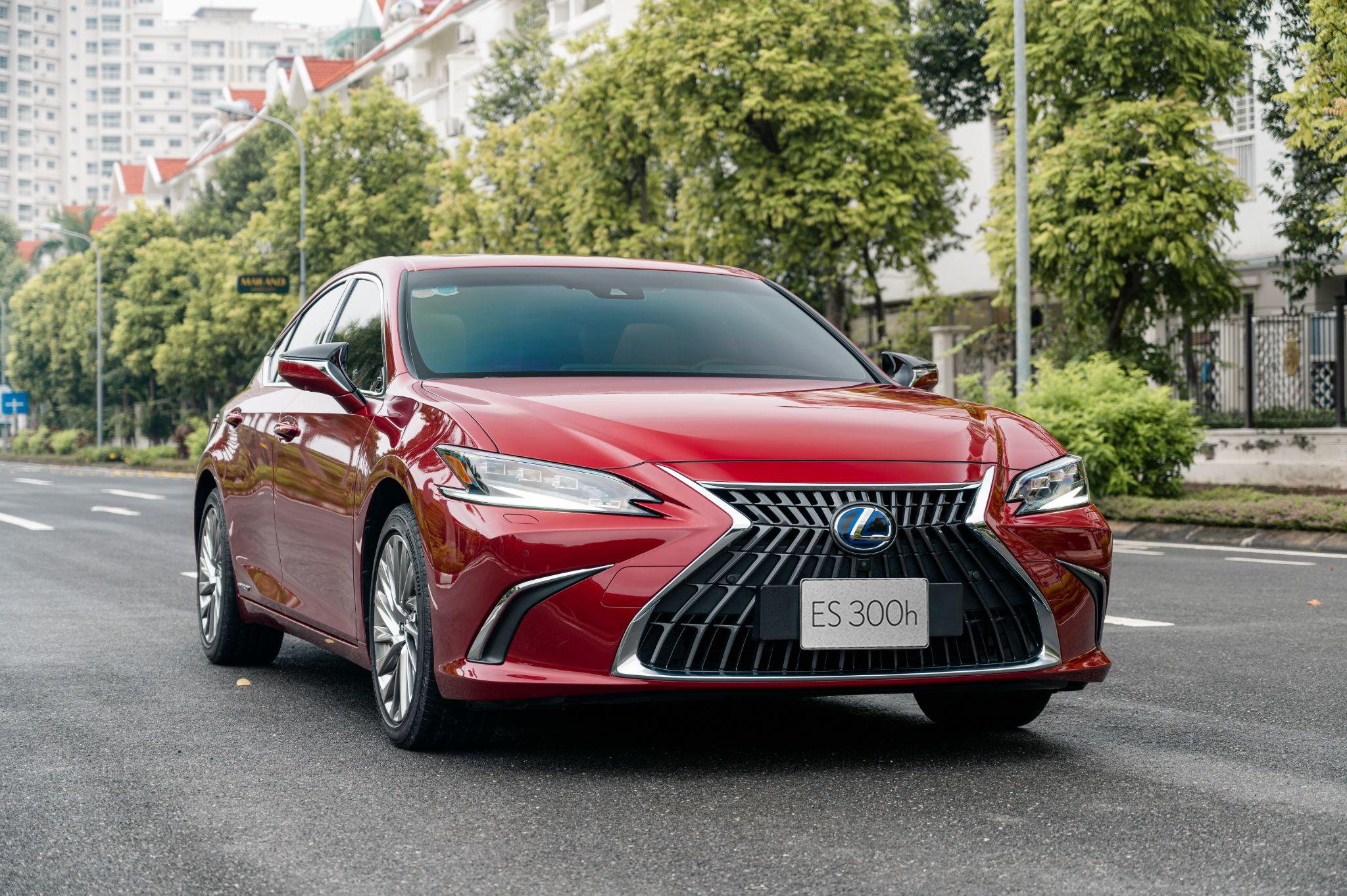 Lexus bảo hành pin mẫu ES 300h mới 7 năm, không giới hạn số km