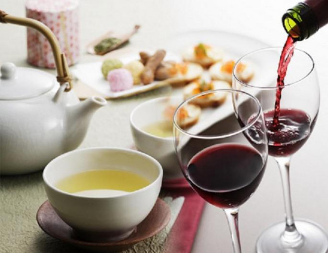 Uống trà, rượu vang chặn được nhóm bệnh khiến y học bó tay? - 1
