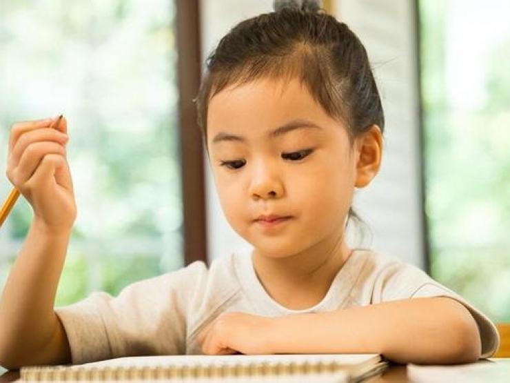 Muốn cải thiện khả năng tập trung và say mê đọc sách ở trẻ, cha mẹ thực hiện ngay 2 phương pháp này