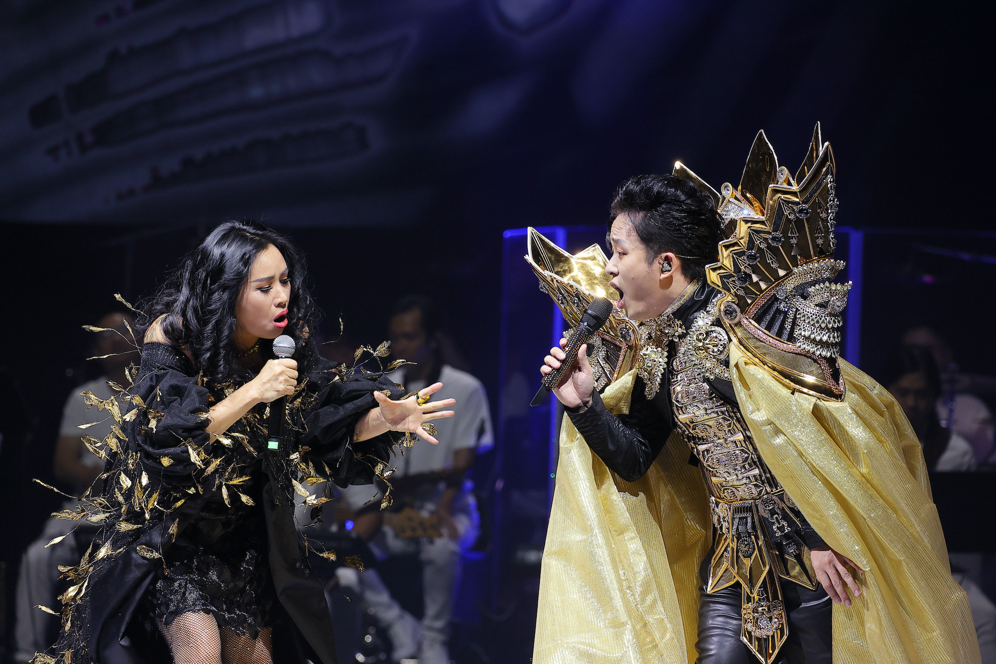 &#34;Bữa tiệc&#34; âm nhạc đẳng cấp gói trọn 20 năm ca hát của Tùng Dương khiến 4000 khán giả say mê - 8