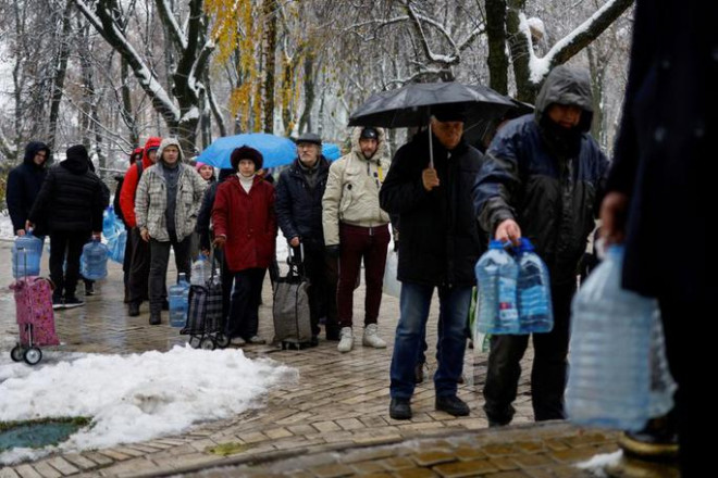 Tuyết phủ trắng Kiev trong bối cảnh thiếu điện trầm trọng - 1