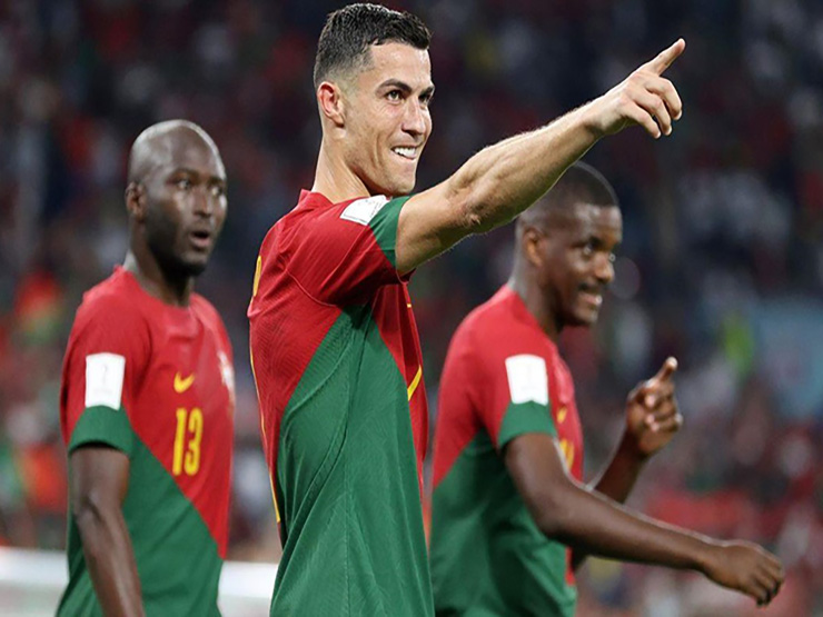 Fan sửng sốt vì khoảnh khắc ”đỏ mặt” của Ronaldo ở trận ra quân World Cup