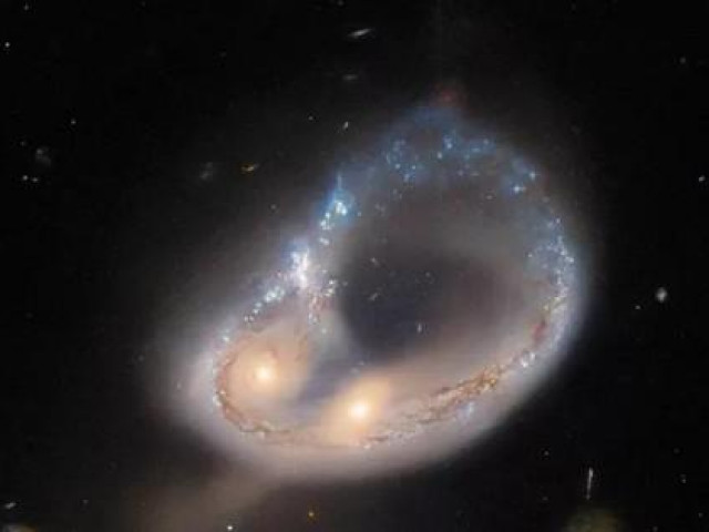 Hai thiên hà va chạm trực diện tạo ra vòng tròn tuyệt đẹp