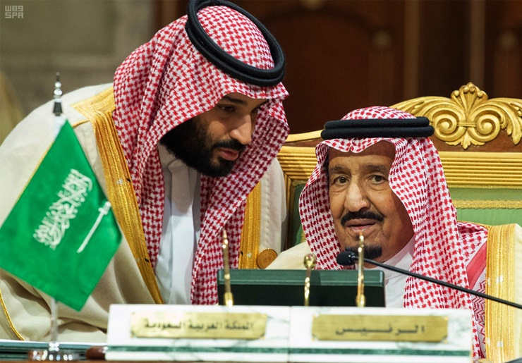 Hoàng gia Saudi Arabia có đến 15.000 thành viên và sở hữu tổng số tài sản trị giá 1,4 nghìn tỷ USD - nhiều hơn GDP của Tây Ban Nha hoặc Australia. 
