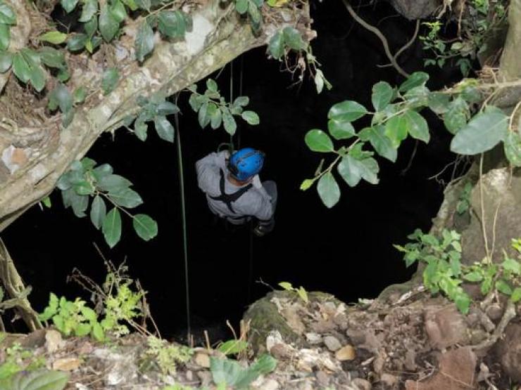 Theo chân đoàn chuyên gia khảo sát hang động sâu nhất Công viên địa chất Đắk Nông