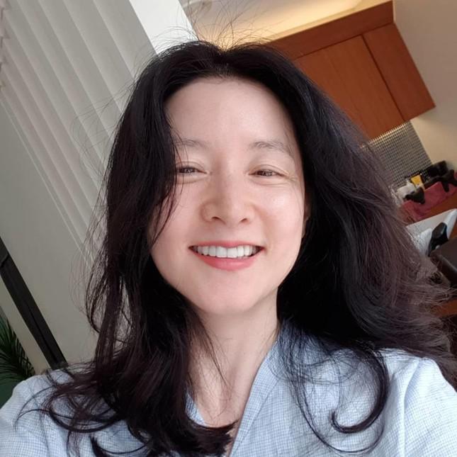 Bí quyết trẻ mãi không già của Lee Young Ae ở tuổi 51 - 2