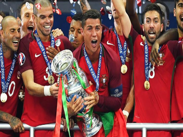 Bồ Đào Nha giành vé sớm lại vào “nhánh thơm”, Ronaldo mơ cúp vàng World Cup