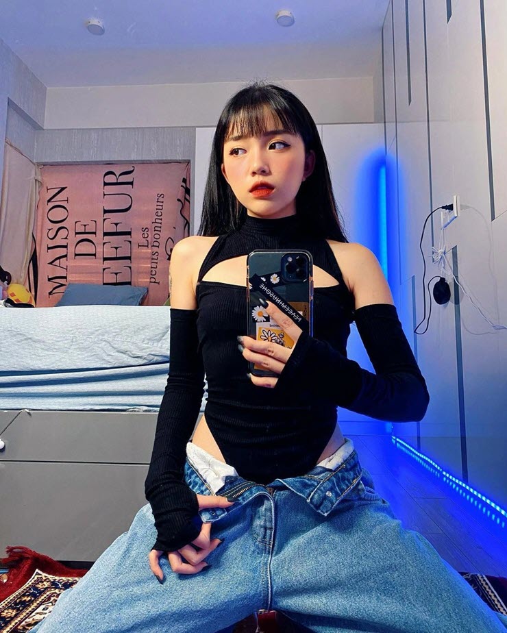 Streamer đình đám Linh Ngọc Đàm công khai bạn trai ngoại quốc