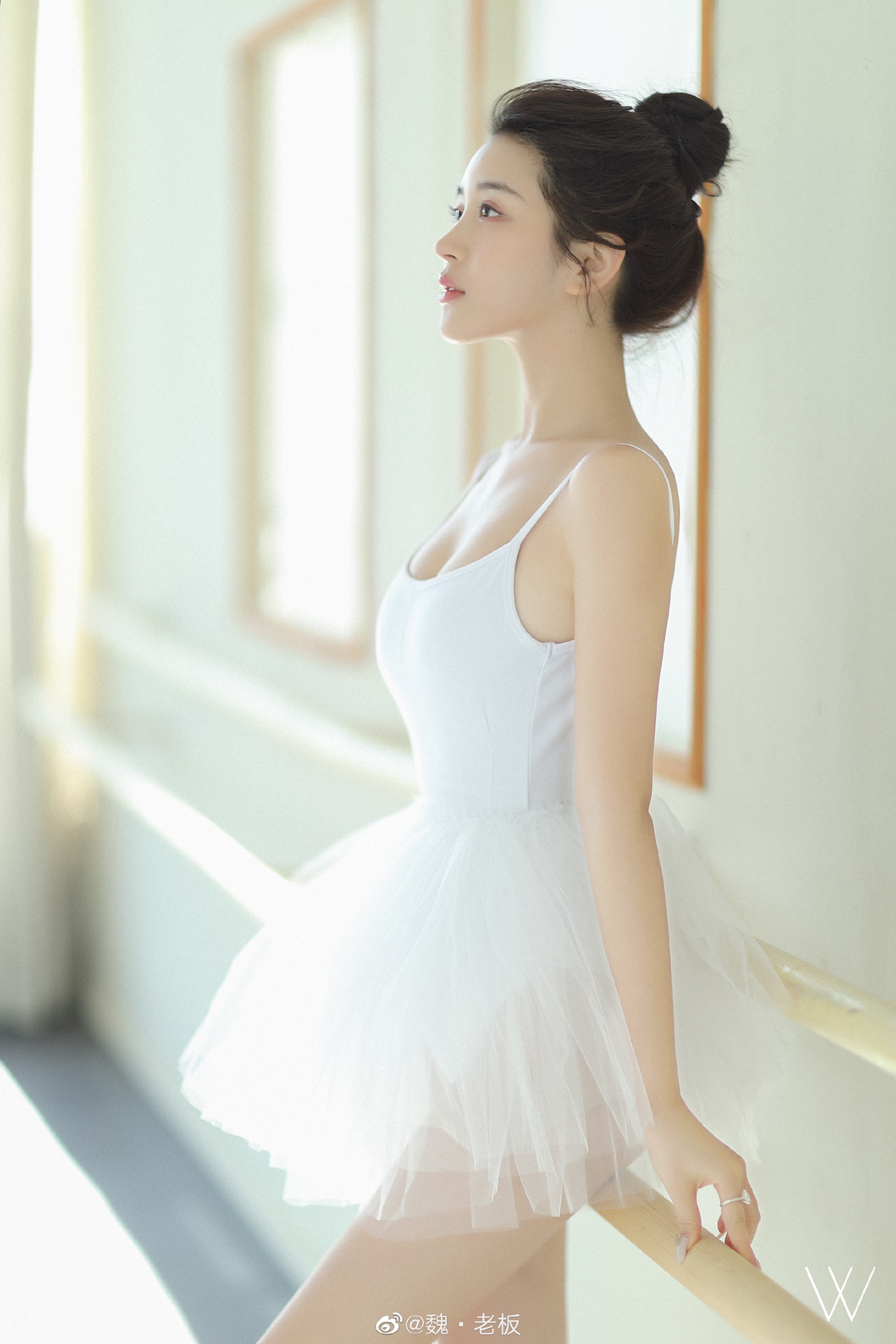 Người mẫu MXH thu hút khi diện trang phục múa ballet - 5