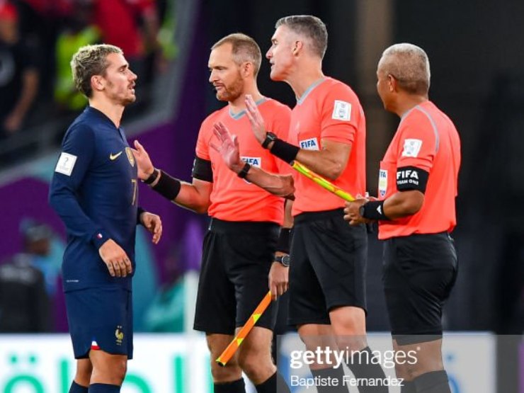 Pháp thua trận đầu tiên ở World Cup sau 8 năm, khiếu nại trọng tài lên FIFA