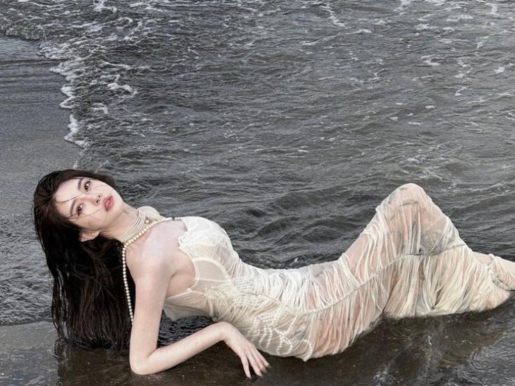Không phải bikini, váy ”màn sương” mới là trang phục đi biển được gái xinh xứ Trung thích nhất?
