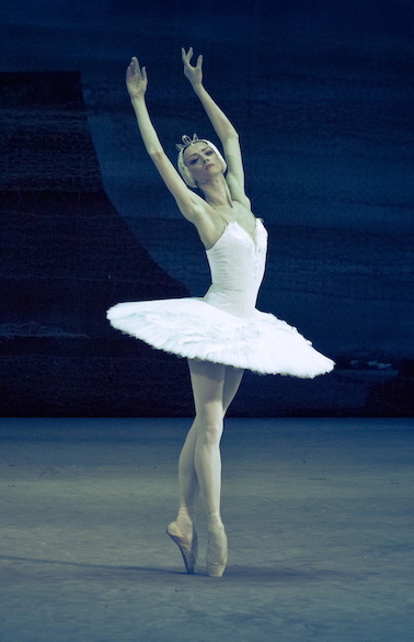 Người mẫu MXH thu hút khi diện trang phục múa ballet - 8