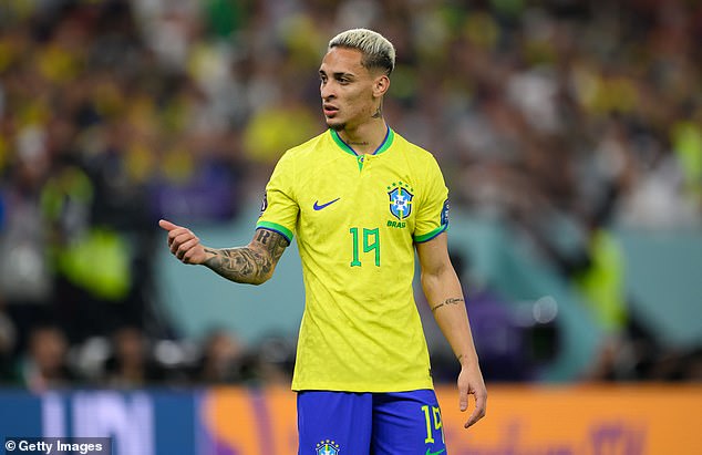 World Cup: Nhiều cầu thủ trong đội bị ốm, ngôi sao ĐT Brazil nêu “thủ phạm” bất ngờ - 1